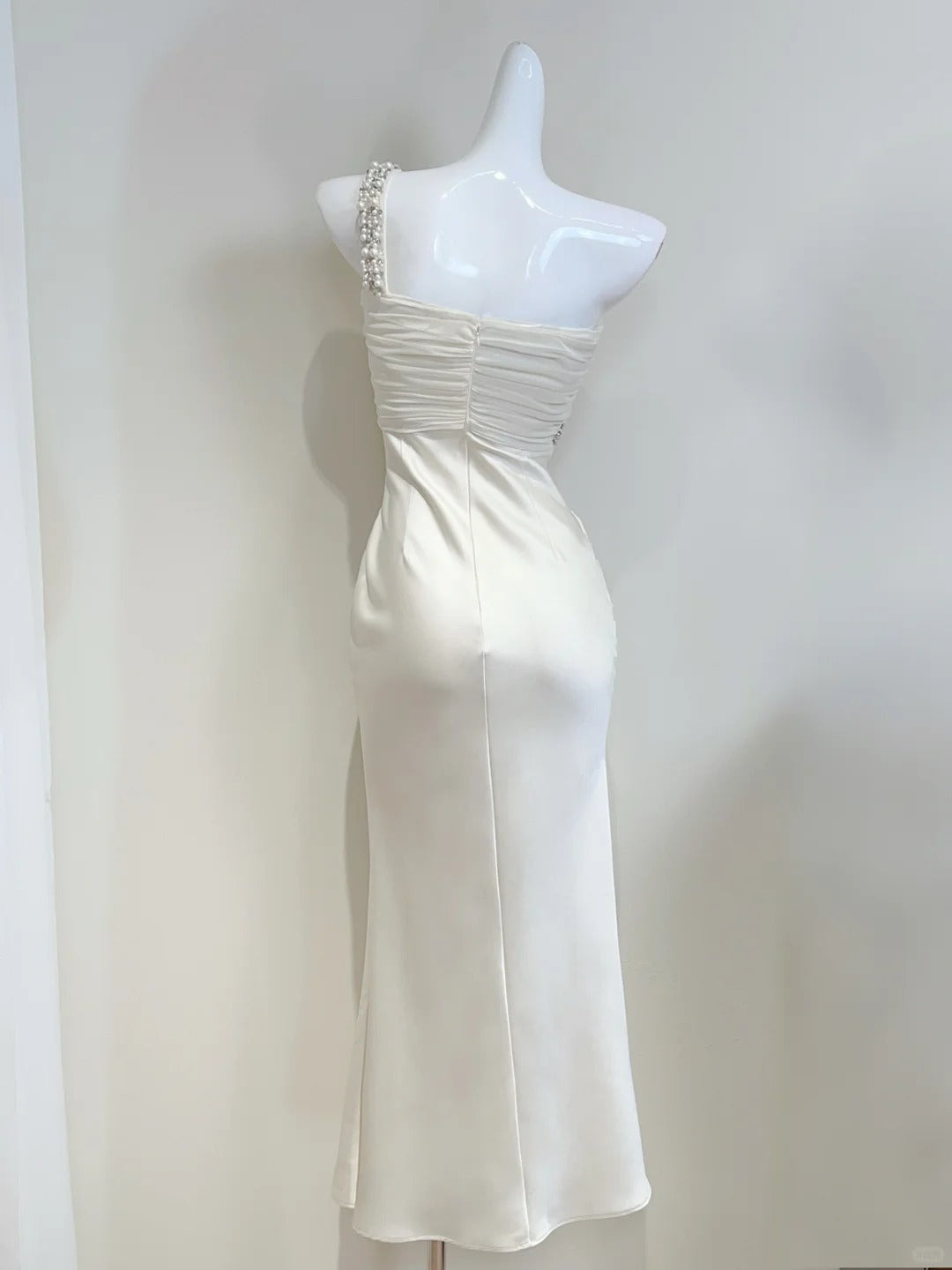 Elegant Ivory Mermaid One-Shoulder Neckline Pearl Rhinestone Satin Long Formal Prom Dresses Bridesmaid Dresses