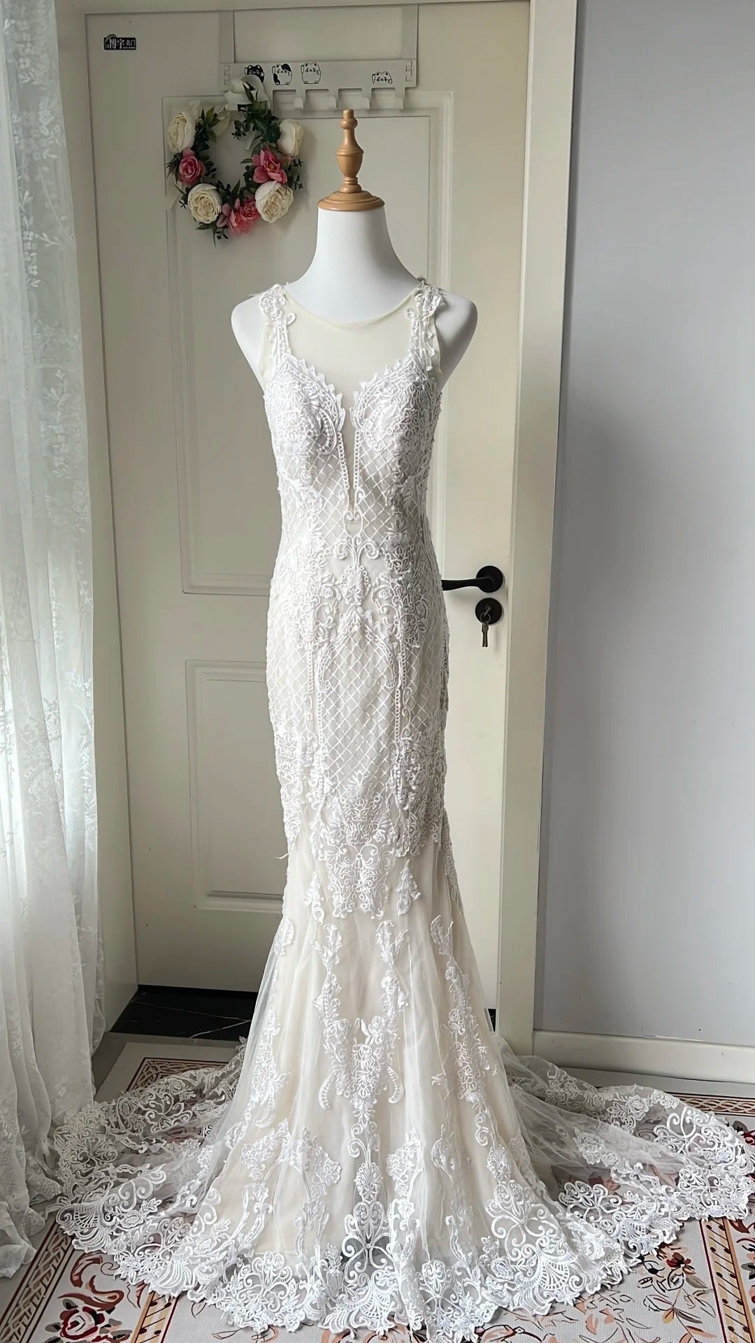 Elegant Retro White Mermaid Round Neck Lace Train Formal Prom Dresses Wedding Dresses Main image