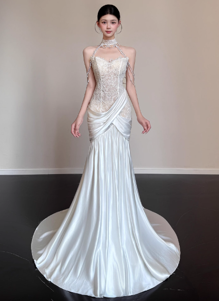 Elegant White Mermaid Halter Neck Lace Satin Train Wedding Dresses Secondary image