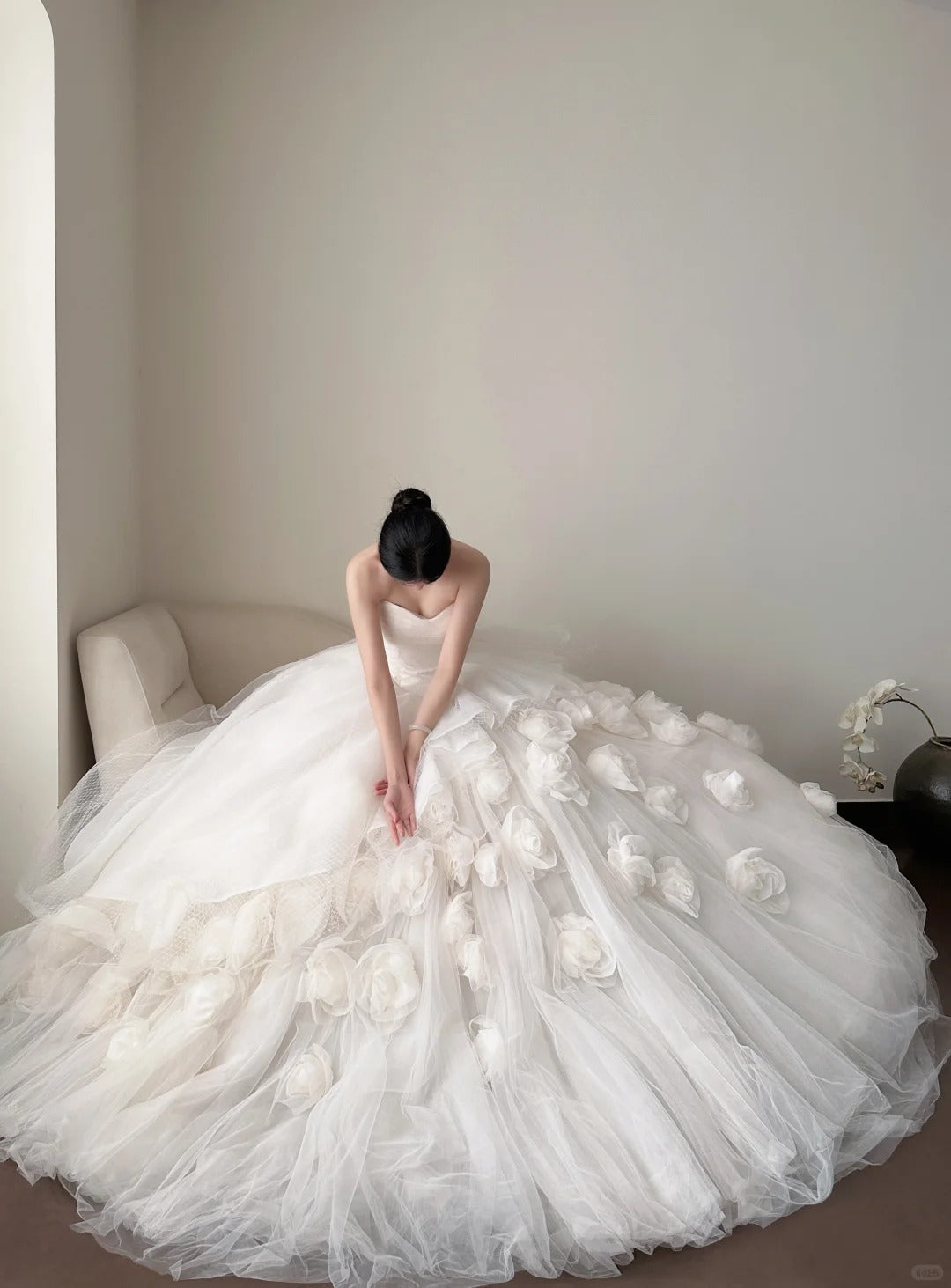 Elegant White Trailing Heart-Shaped Neckline 3D Floral Tulle Ball Gown Wedding Dresses