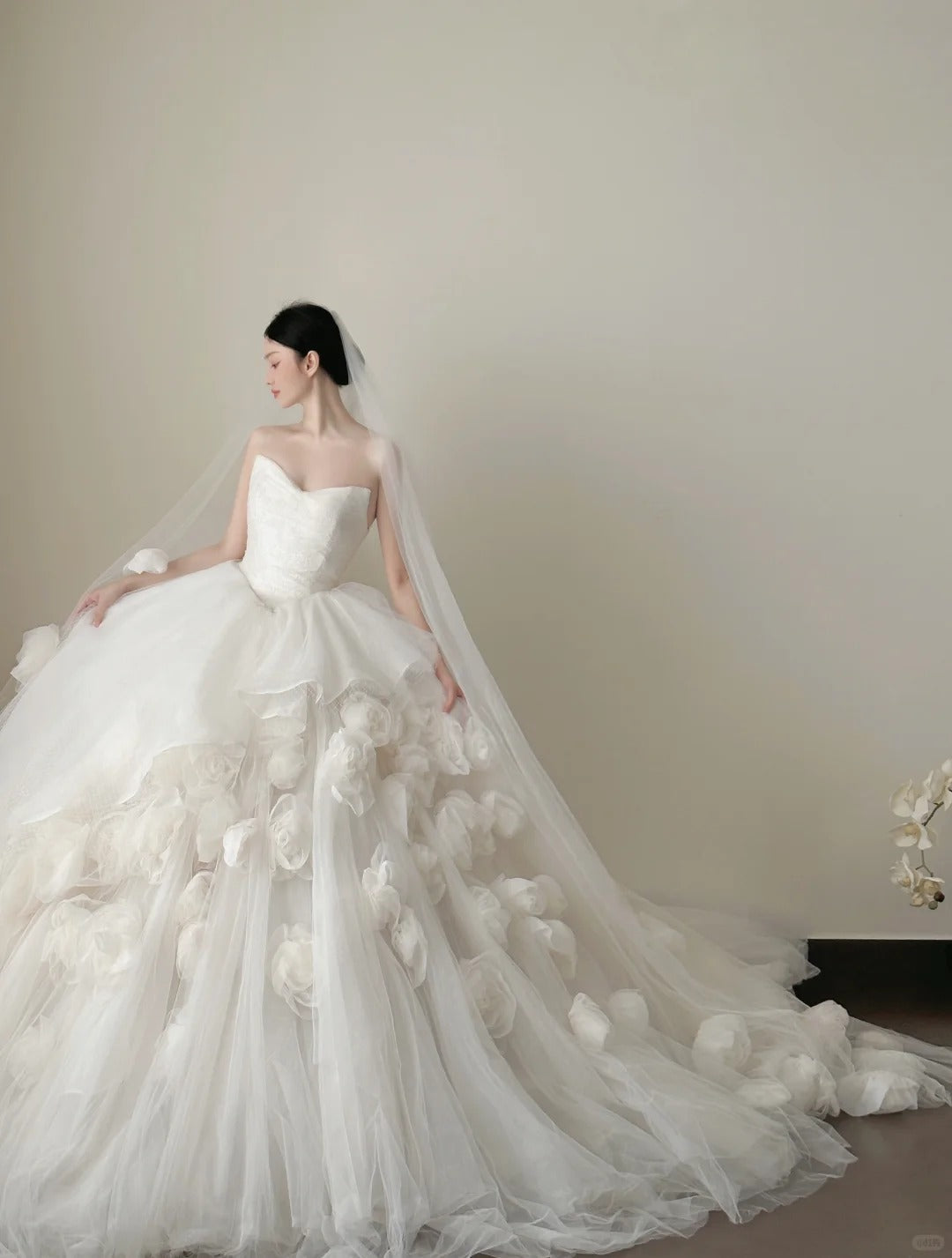 Elegant White Trailing Heart-Shaped Neckline 3D Floral Tulle Ball Gown Wedding Dresses