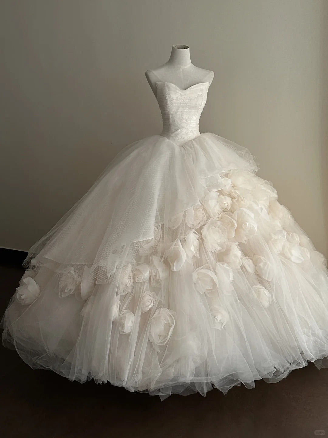 Elegant White Trailing Heart-Shaped Neckline 3D Floral Tulle Ball Gown Wedding Dresses