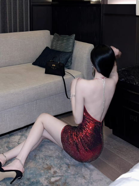 Sexy Halterneck Hip-Hugging Sparkly Backless Homecoming Dresses Secondary image